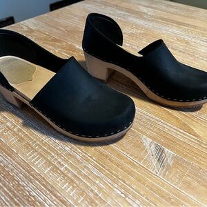 Sandgrens Brett Black Wood Clogs